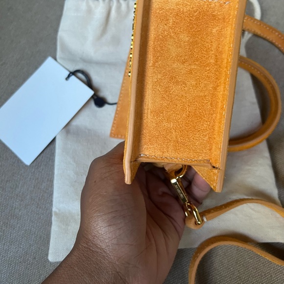 JACQUEMUS
Orange La Montagne 'Le Chiquito' Clutch - Picture 5 of 11